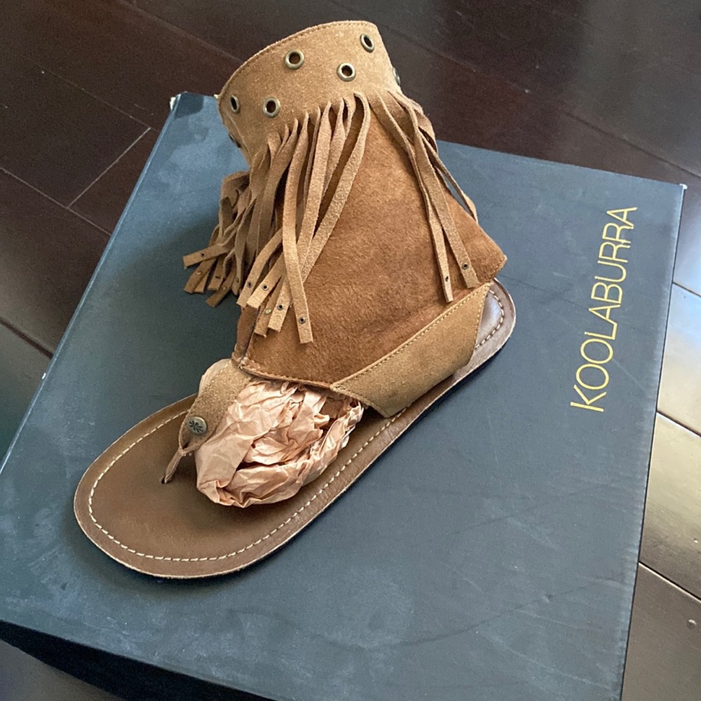 Kookaburra fringe sandals size 8